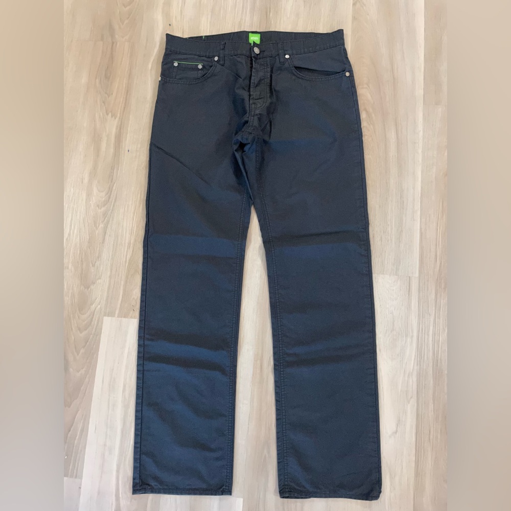P42- HUGO BOSS Black Mens Straight Leg Pants. Size 36